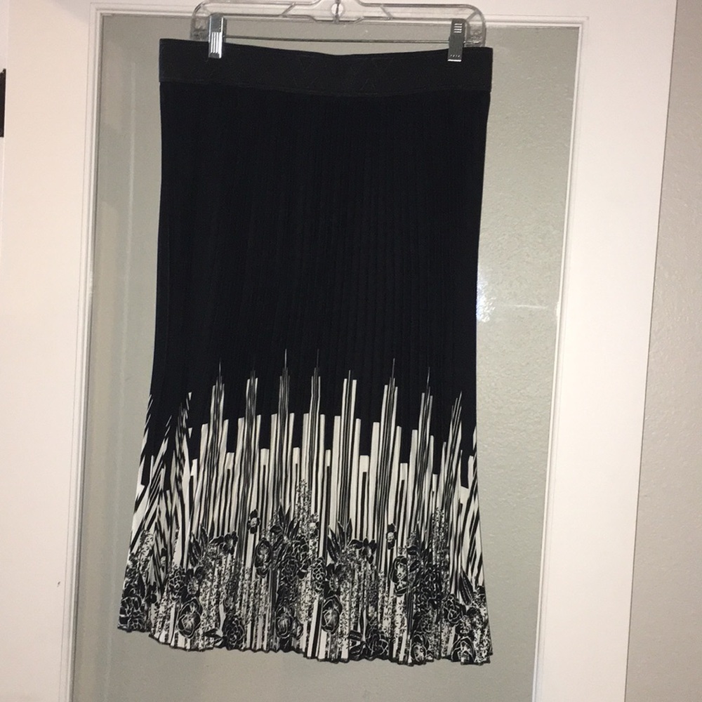 Large Jill Lularoe pleated skirt